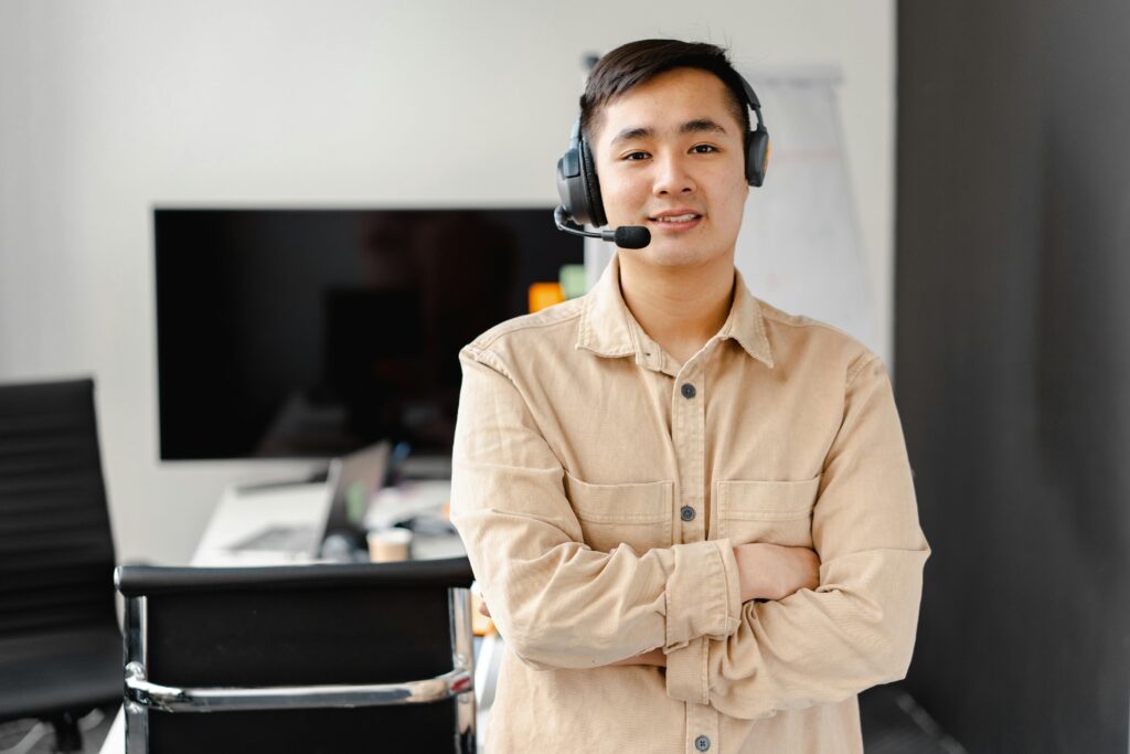 Technicien assurant la maintenance et la supervision d'une infrastructure IA