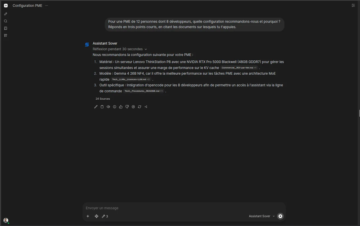 Un assistant IA répondant à une question de dimensionnement, chaque affirmation renvoyant au document interne qui la justifie